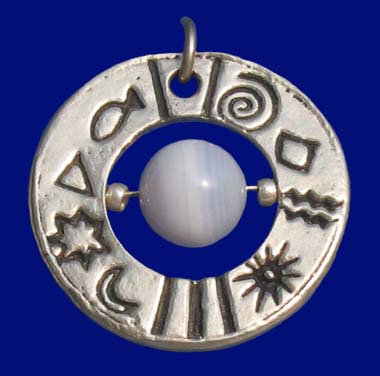 Amulett mit CHALZEDON