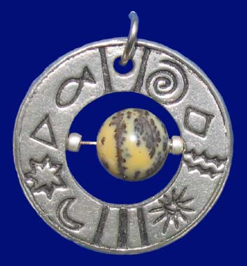 Amulett mit OPALITH